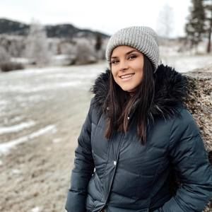 Meet your Posher, Lena